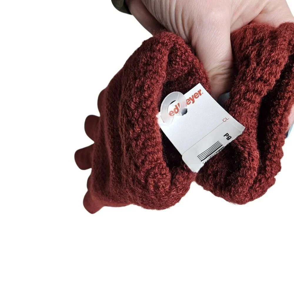 Womens NWT Knit Winter Gloves Burgundy‎ Soft Warm Lined Cozy Touchscreen Tips